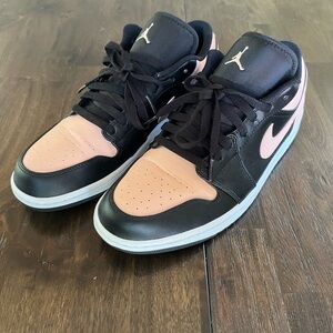 Jordan 1 Low. Crimson Tint